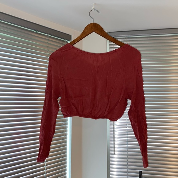 Long Sleeve Crop Top - Picture 2 of 4